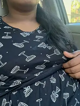 Snapshot of Dhiyapink chatting on December 20, 2024, 3:36 am Dhiyapink online show from December 20, 2024, 3:36 am