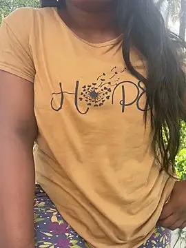 Snapshot of Dhiyapink chatting on January 5, 2025, 7:17 am Dhiyapink online show from January 5, 2025, 7:17 am