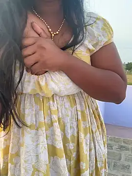 Snapshot of Dhiyapink chatting on January 13, 2025, 12:45 pm Dhiyapink online show from January 13, 2025, 12:45 pm