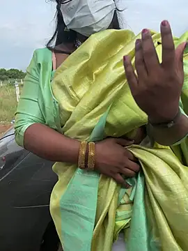 Snapshot of Dhiyapink chatting on January 14, 2025, 5:19 am Dhiyapink online show from January 14, 2025, 5:19 am