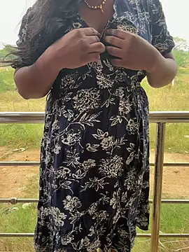 Snapshot of Dhiyapink chatting on January 16, 2025, 8:22 am Dhiyapink online show from January 16, 2025, 8:22 am