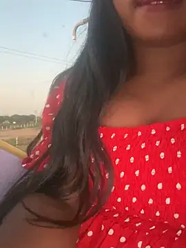 Snapshot of Dhiyapink chatting on February 14, 2025, 1:18 pm Dhiyapink online show from February 14, 2025, 1:18 pm