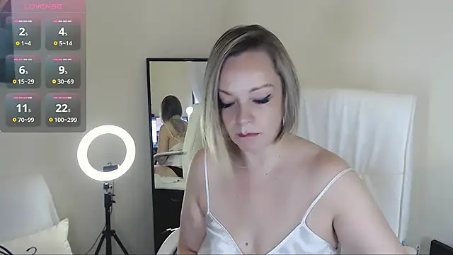 Snapshot of Tilly_Eliot chatting on January 31, 2025, 2:07 pm Tilly Eliot online show from January 31, 2025, 2:07 pm