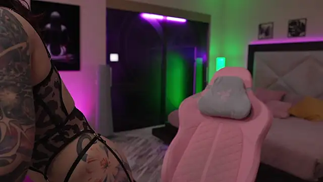 GirlGogo online show from December 13, 2025, 9:20 pm