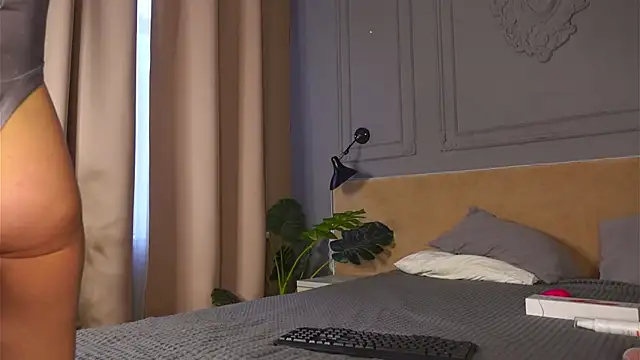 SofiaFoster  online show from September 26, 2025, 6:39 am