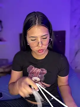 alysson 18 online show from April 15, 2026, 9:15 pm