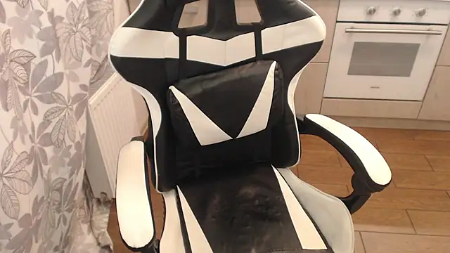 Snapshot of Mandarin4ks chatting on October 12, 2025, 10:09 pm Mandarin4ks online show from October 12, 2025, 10:09 pm