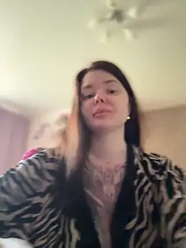 Snapshot of MommyDimitrescu_ chatting on May 26, 2026, 6:31 am MommyDimitrescu online show from May 26, 2026, 6:31 am