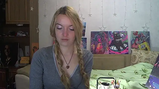 Snapshot of SecretSophia chatting on December 8, 2024, 5:01 pm SecretSophia online show from December 8, 2024, 5:01 pm