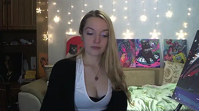 Snapshot of SecretSophia chatting on December 9, 2024, 5:41 pm SecretSophia online show from December 9, 2024, 5:41 pm