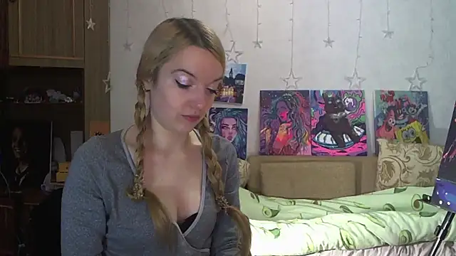 Snapshot of SecretSophia chatting on December 10, 2024, 2:28 pm SecretSophia online show from December 10, 2024, 2:28 pm