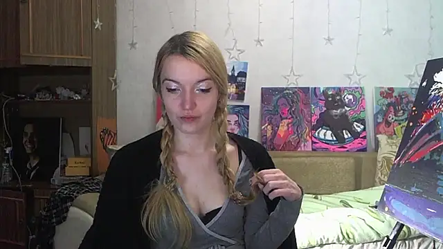 Snapshot of SecretSophia chatting on December 10, 2024, 8:38 pm SecretSophia online show from December 10, 2024, 8:38 pm