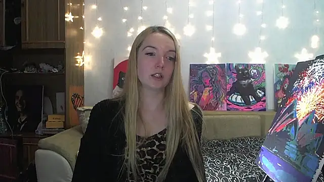 Snapshot of SecretSophia chatting on December 14, 2024, 3:40 am SecretSophia online show from December 14, 2024, 3:40 am