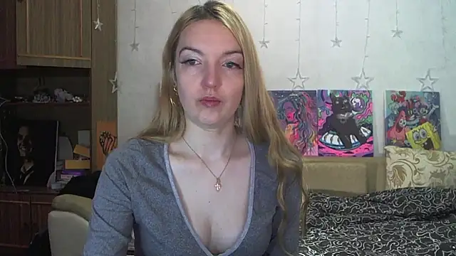 Snapshot of SecretSophia chatting on December 19, 2024, 5:08 pm SecretSophia online show from December 19, 2024, 5:08 pm