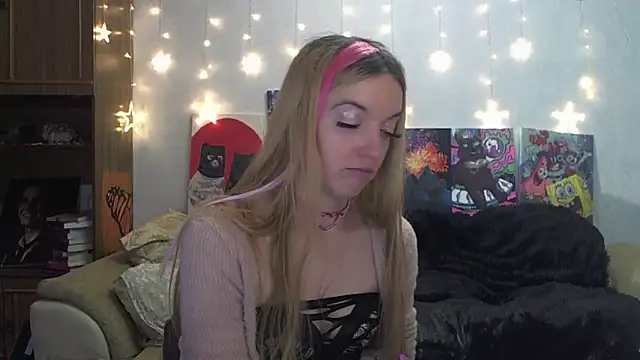 Snapshot of SecretSophia chatting on February 18, 2025, 4:16 pm SecretSophia online show from February 18, 2025, 4:16 pm