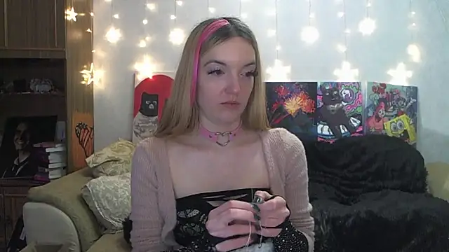 Snapshot of SecretSophia chatting on February 18, 2025, 7:19 pm SecretSophia online show from February 18, 2025, 7:19 pm