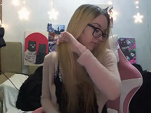 Snapshot of SecretSophia chatting on September 20, 2025, 6:42 pm SecretSophia online show from September 20, 2025, 6:42 pm