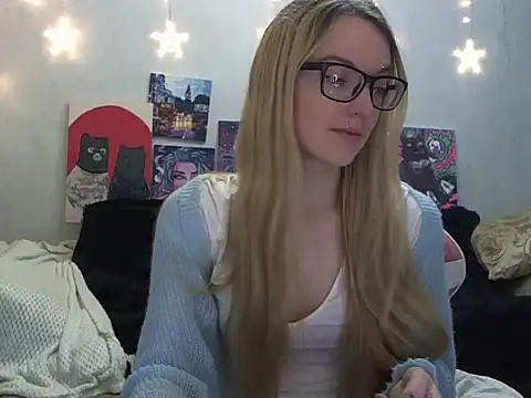 Snapshot of SecretSophia chatting on September 25, 2025, 8:45 pm SecretSophia online show from September 25, 2025, 8:45 pm