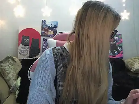 Snapshot of SecretSophia chatting on October 4, 2025, 7:34 pm SecretSophia online show from October 4, 2025, 7:34 pm