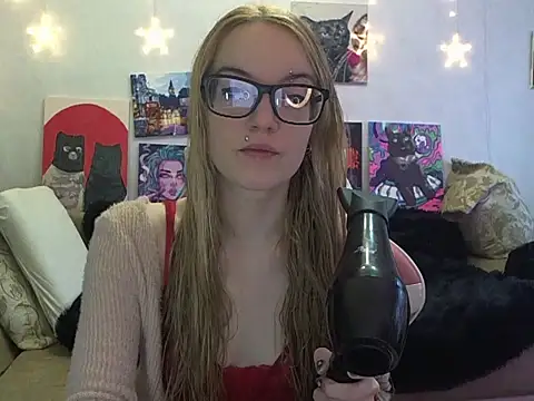 Snapshot of SecretSophia chatting on October 28, 2025, 10:30 am SecretSophia online show from October 28, 2025, 10:30 am