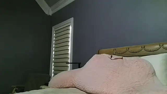 Lisaisluscious online show from April 13, 2026, 1:49 pm