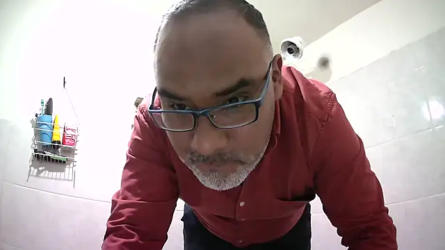 PhillDrake11 online show from April 9, 2026, 11:43 pm