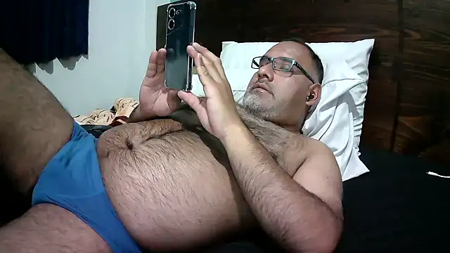 PhillDrake11 online show from April 16, 2026, 11:40 pm