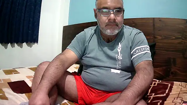 Snapshot of PhillDrake11 chatting on June 1, 2026, 4:25 am PhillDrake11 online show from June 1, 2026, 4:25 am