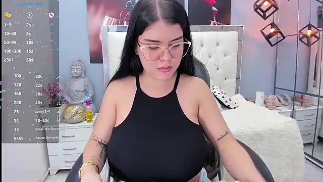 pearl weet online show from December 4, 2025, 6:27 pm