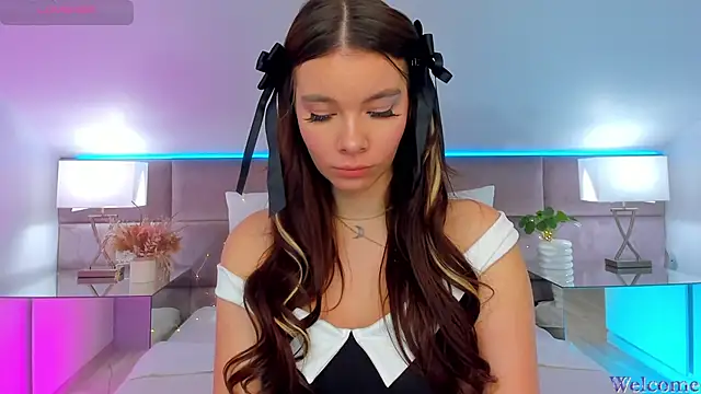 Snapshot of MiaMuse chatting on October 18, 2025, 7:25 pm MiaMuse online show from October 18, 2025, 7:25 pm