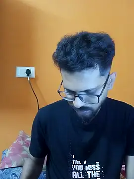 arhan3043 online show from September 19, 2025, 1:34 pm