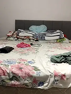 Snapshot of NeydeHotWife chatting on March 18, 2025, 11:09 pm NeydeHotWife online show from March 18, 2025, 11:09 pm