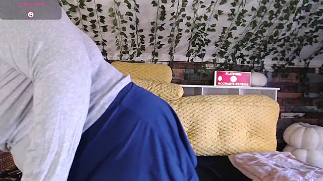 Snapshot of -khayaparker chatting on January 15, 2025, 8:05 pm -khayaparker online show from January 15, 2025, 8:05 pm