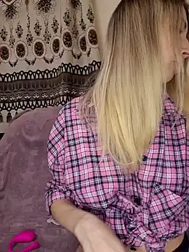 Snapshot of MissisMilk chatting on January 28, 2025, 8:47 pm MissisMilk online show from January 28, 2025, 8:47 pm