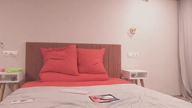 Snapshot of FluffyHat chatting on January 18, 2025, 5:10 am FluffyHat online show from January 18, 2025, 5:10 am