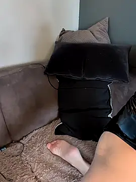 Snapshot of NaomiAndFriends chatting on January 7, 2025, 11:05 am NaomiAndFriends online show from January 7, 2025, 11:05 am