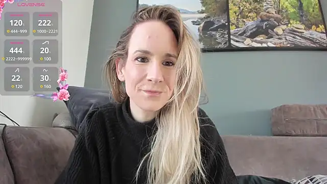 Snapshot of NaomiAndFriends chatting on February 17, 2025, 10:18 am NaomiAndFriends online show from February 17, 2025, 10:18 am