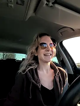 Snapshot of NaomiAndFriends chatting on March 7, 2025, 8:34 am NaomiAndFriends online show from March 7, 2025, 8:34 am