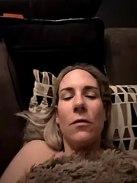 Snapshot of NaomiAndFriends chatting on December 2, 2025, 5:24 am NaomiAndFriends online show from December 2, 2025, 5:24 am