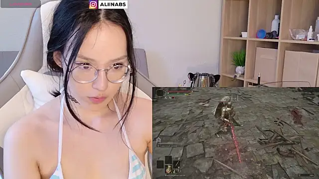 Snapshot of aliiiiiina chatting on December 31, 2024, 6:05 am aliiiiiina online show from December 31, 2024, 6:05 am