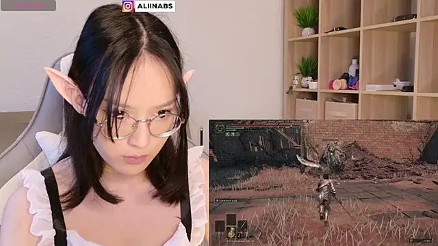 Snapshot of aliiiiiina chatting on January 8, 2025, 3:51 am aliiiiiina online show from January 8, 2025, 3:51 am