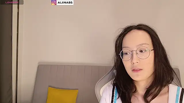 Snapshot of aliiiiiina chatting on January 24, 2025, 11:56 pm aliiiiiina online show from January 24, 2025, 11:56 pm