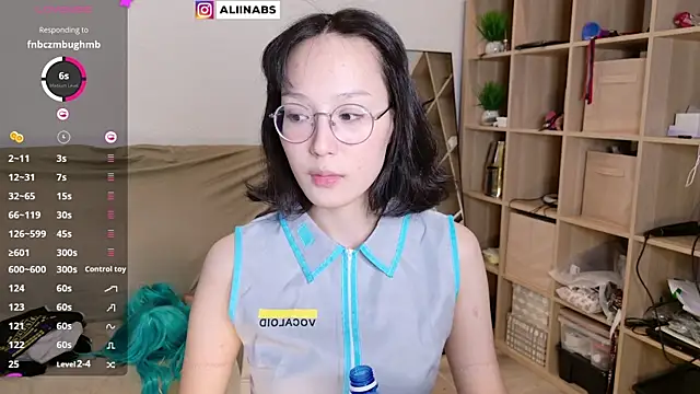 Snapshot of aliiiiiina chatting on March 7, 2025, 3:49 pm aliiiiiina online show from March 7, 2025, 3:49 pm