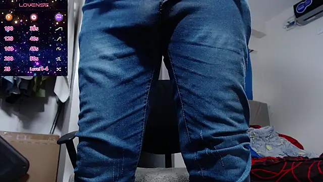 Snapshot of lewislamxxx_hot chatting on February 21, 2025, 11:43 pm lewislamxxx hot online show from February 21, 2025, 11:43 pm