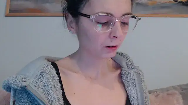 Snapshot of cleophee chatting on April 5, 2026, 6:10 am cleophee online show from April 5, 2026, 6:10 am