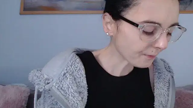 Snapshot of cleophee chatting on April 6, 2026, 5:52 am cleophee online show from April 6, 2026, 5:52 am