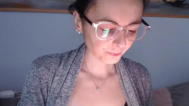 Snapshot of cleophee chatting on April 13, 2026, 5:46 am cleophee online show from April 13, 2026, 5:46 am