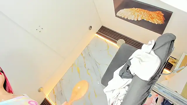 Snapshot of Tamara_18 chatting on November 7, 2025, 6:13 am Tamara 18 online show from November 7, 2025, 6:13 am