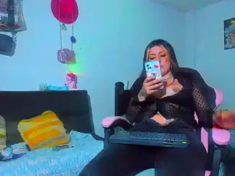 MARIANAWEED online show from February 25, 2026, 1:04 am