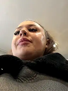 Snapshot of Sara_Slow chatting on December 22, 2025, 1:41 pm Sara Slow online show from December 22, 2025, 1:41 pm